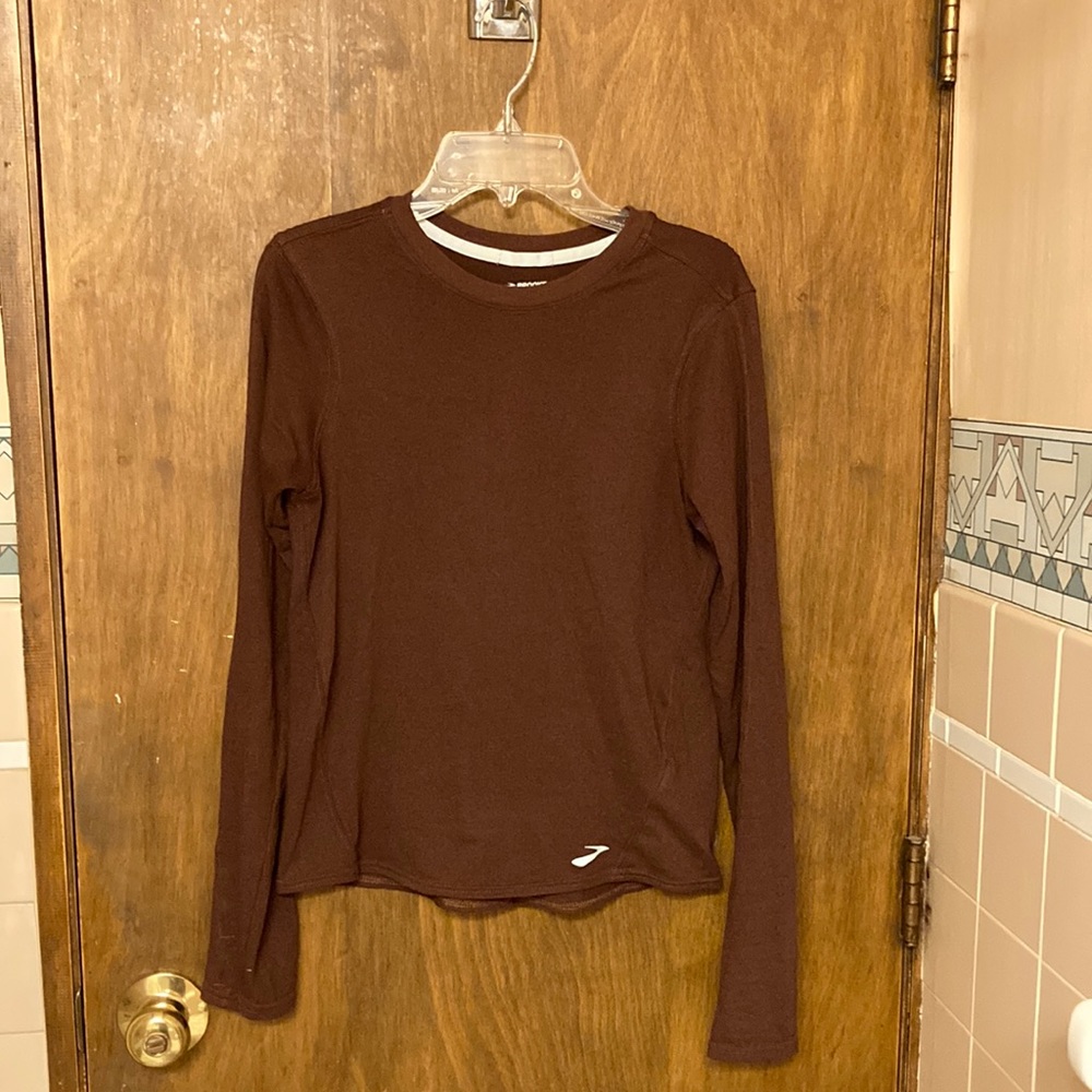 Brooks Distance long sleeve. Run Raisin color.
